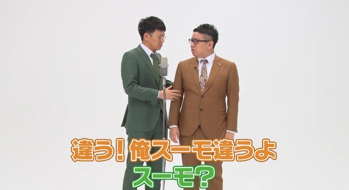 住まい探しに関する漫才を披露するミキ。