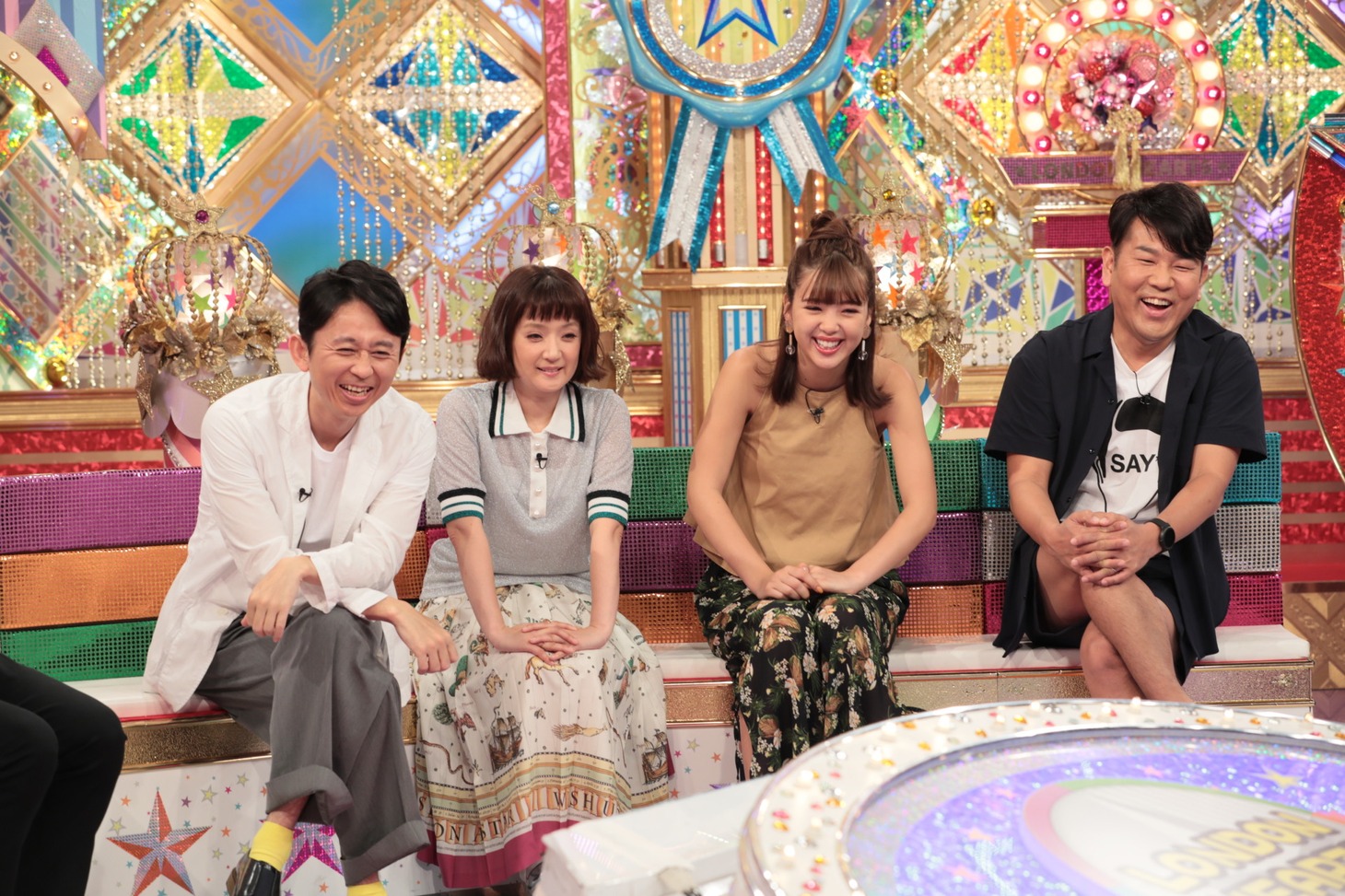 （左から）有吉弘行、千秋、藤田ニコル、FUJIWARA藤本。(c)テレビ朝日