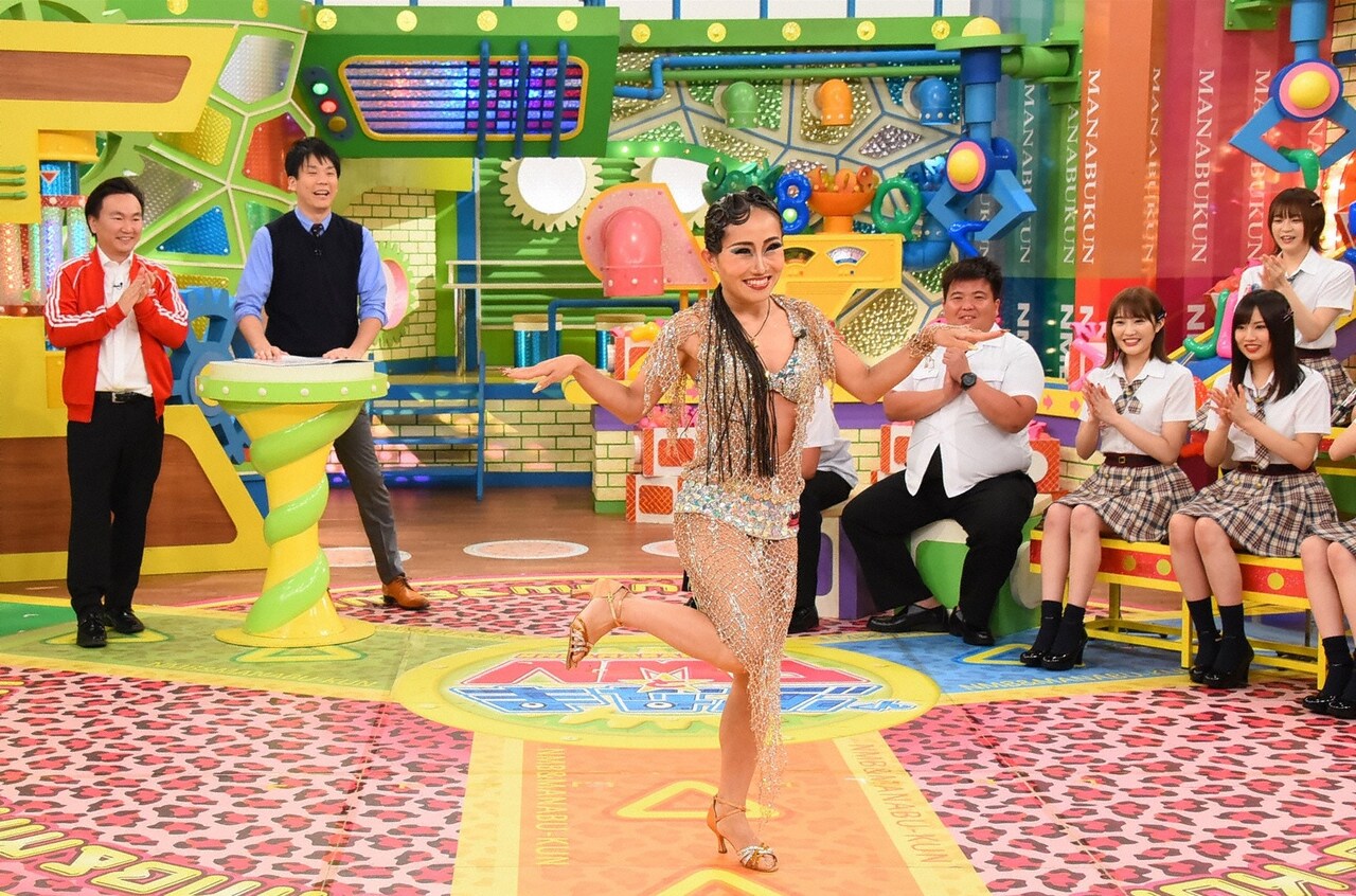 キンタロー。（中央）が講師として出演する「土曜日開校！NMBとまなぶくん 芸術の秋を彩る2大イベント大公開SP」のワンシーン。(c)関西テレビ