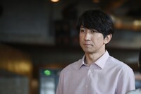 神尾佑演じる梶睦子（木村多江）の夫・国武一輝。