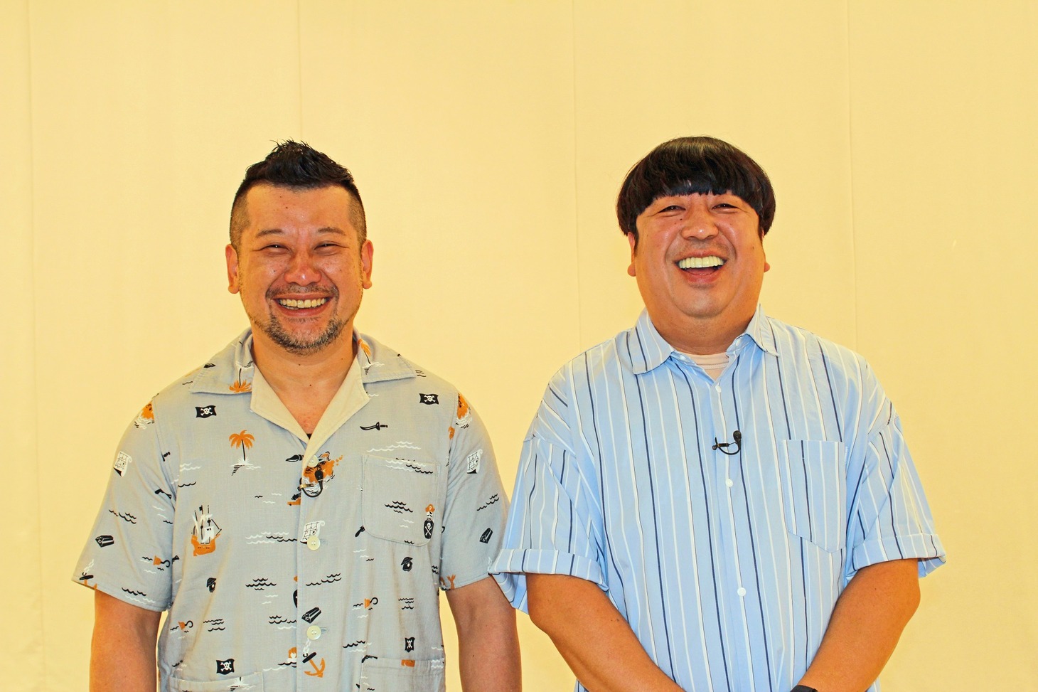 左からケンドーコバヤシ、バナナマン日村。