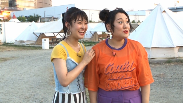 （左から）村上佳菜子、フォーリンラブ・バービー。(c)フジテレビ