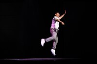 「数字男」で踊る爆笑問題・田中。