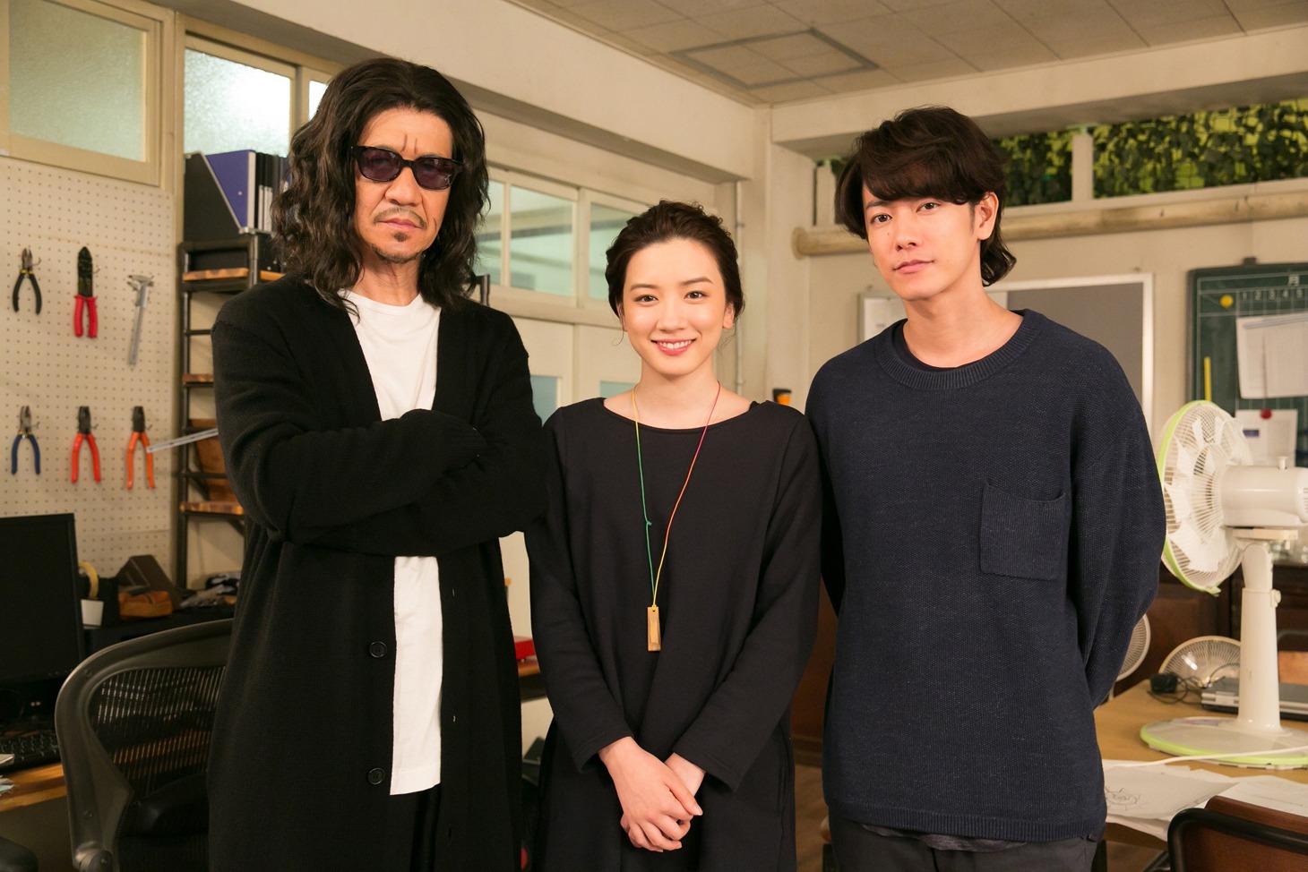 コント「半分、秋風。」に参加する永野芽郁（中央）と佐藤健（右）。左は内村光良。(c)NHK