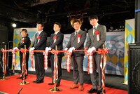 テープカットセレモニーの様子。