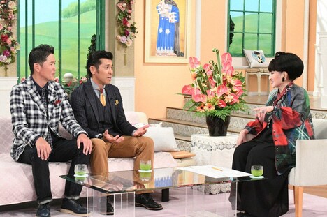 （左から）ガレッジセール、黒柳徹子。(c)テレビ朝日