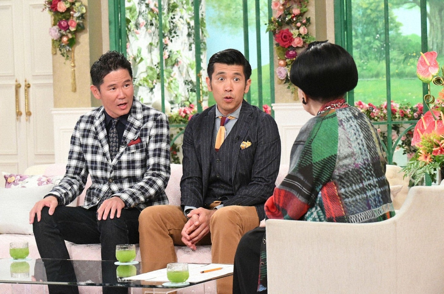 「徹子の部屋」に出演するガレッジセール。(c)テレビ朝日