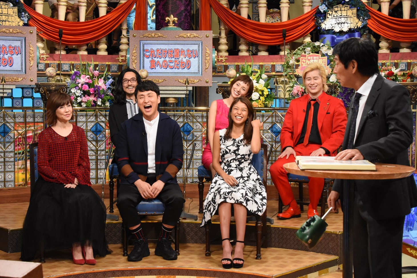「踊る踊る！さんま御殿!!超話題バカ売れ芸能人 秋のグルメ大豊作祭り」のワンシーン。(c)日本テレビ
