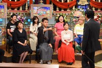 「踊る踊る！さんま御殿!!超話題バカ売れ芸能人 秋のグルメ大豊作祭り」のワンシーン。(c)日本テレビ