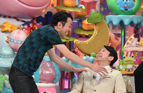 （左から）アンガールズ田中、有吉弘行。(c)テレビ朝日