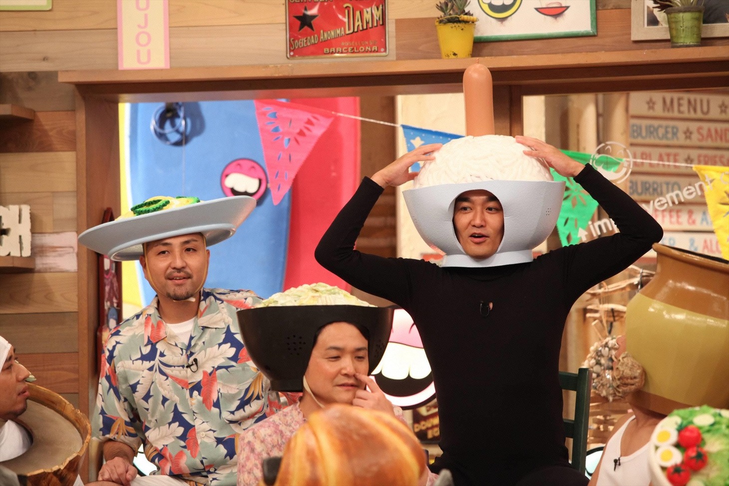 平成ノブシコブシ徳井（右）、スリムクラブ内間（左）、千鳥ら。(c)フジテレビ