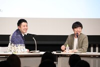 「和牛のオールナイトニッポンGOLD」の公開収録にて、観客を交えてトークを展開する和牛。