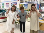 左から海原やすよ、土肥ポン太、海原ともこ。