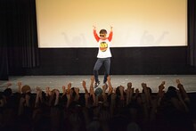 客席を煽るバイク川崎バイク。