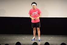 エンディングで挨拶するサンシャイン池崎。