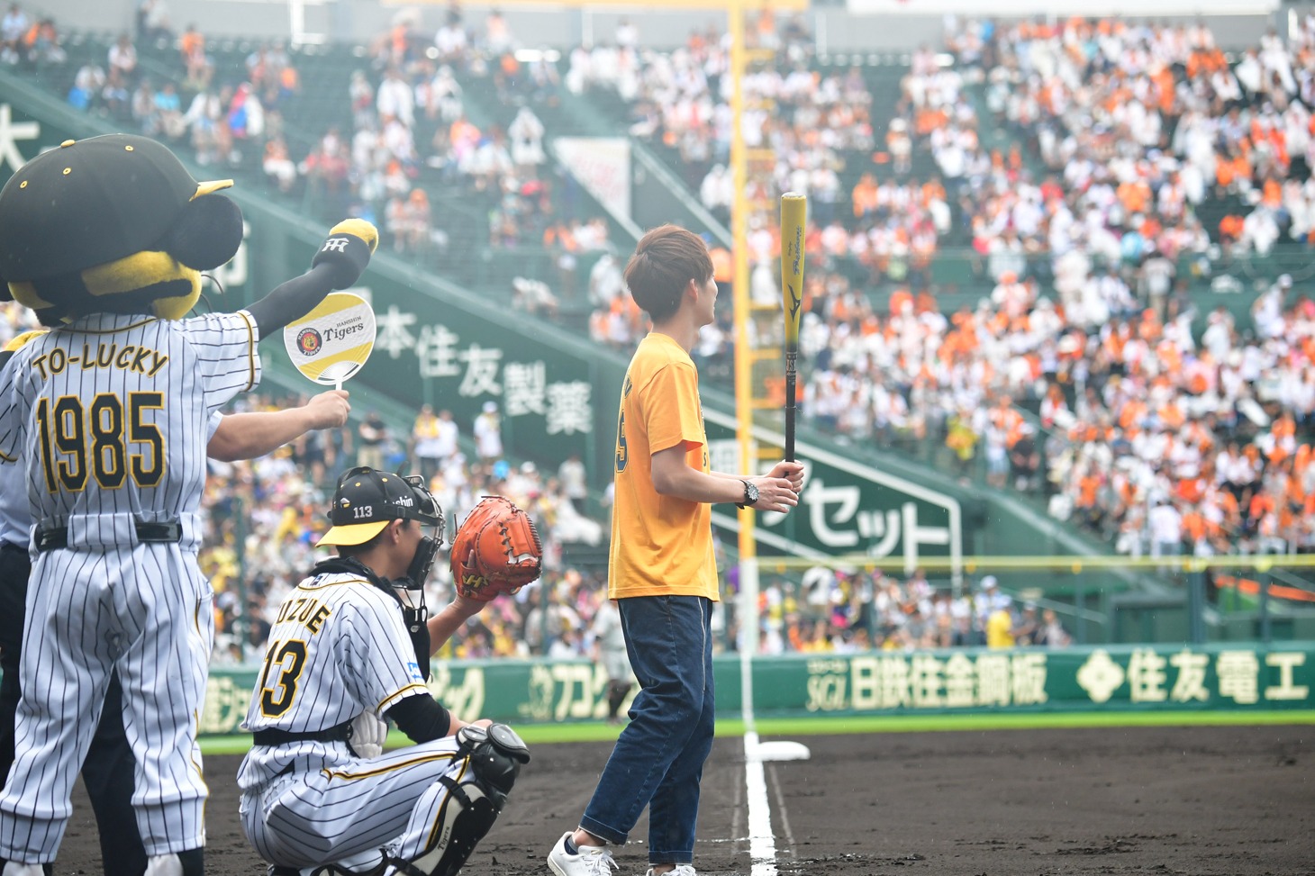 バッターボックスに立つアインシュタイン河井。