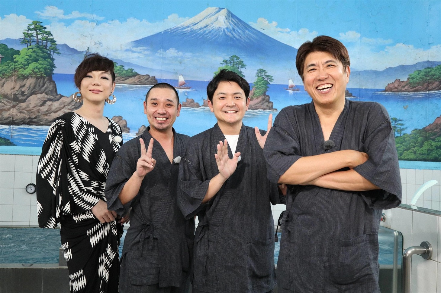 「石橋貴明のたいむとんねる」に出演する（左から）ミッツ・マングローブ、千鳥、石橋貴明。(c)フジテレビ