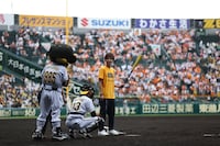 バッターボックスに立つアインシュタイン河井。