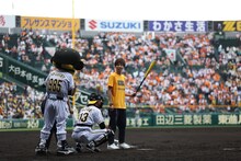 バッターボックスに立つアインシュタイン河井。