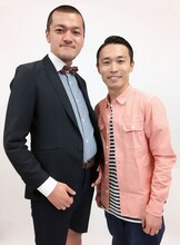 カミナリまなぶ（左）