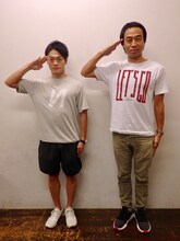 「MOTHERマザー～特攻の母 鳥濱トメ物語～」に出演するおばたのお兄さん（左）とペナルティ・ワッキー（右）。