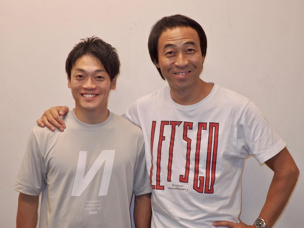 「MOTHERマザー～特攻の母 鳥濱トメ物語～」に出演するおばたのお兄さん（左）とペナルティ・ワッキー（右）。