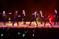 Berry Better!!～音感、リズム感のない男達～によるパフォーマンスの様子。