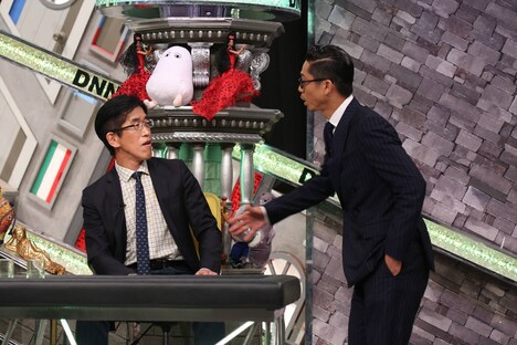 （左から）岸博幸、AKIRA。(c)フジテレビ