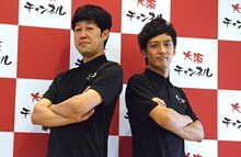 左から小籔千豊、とろサーモン村田。
