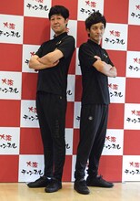 左から小籔千豊、とろサーモン村田。