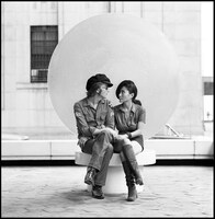 ジョン・レノン（左）とオノ・ヨーコ（右）。photo by Iain Macmillan © Yoko Ono