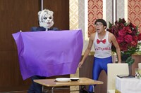 ひょっこりはん（右）とのコラボに挑戦する田中圭（左）。(c)日本テレビ