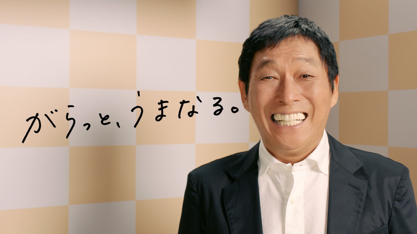 CM「追いシャン篇」に出演する明石家さんま。
