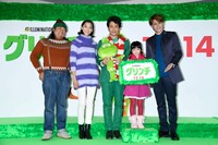 「グリンチ」日本語吹替版製作発表会見にて、左からロバート秋山、杏、大泉洋、横溝菜帆、宮野真守。