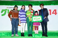 「グリンチ」日本語吹替版製作発表会見にて、左からロバート秋山、杏、大泉洋、横溝菜帆、宮野真守。