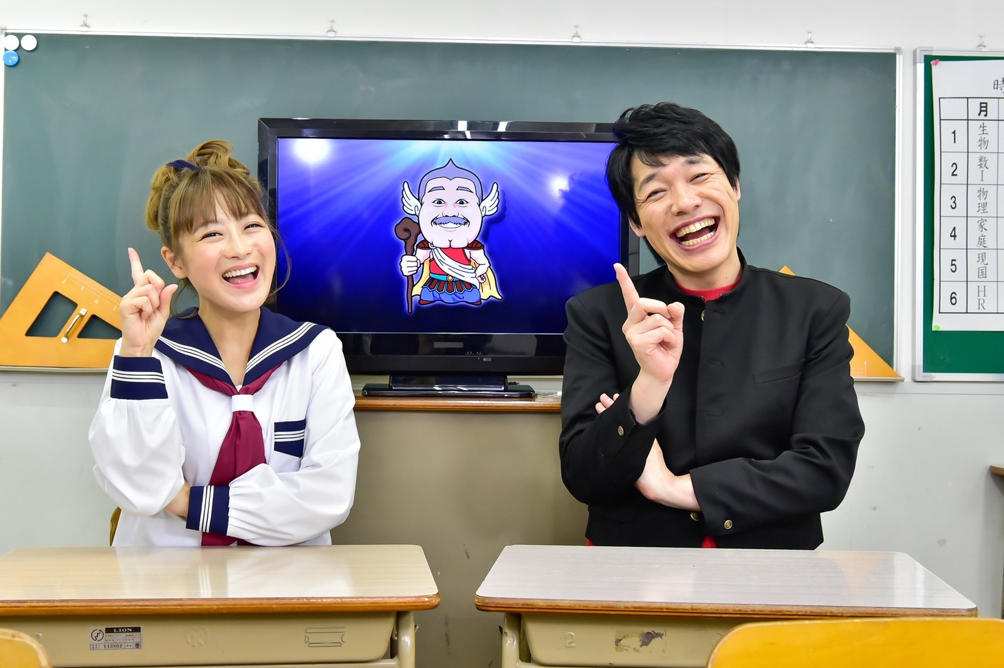 「コトバサマのいうとおり」に出演する麒麟・川島と鈴木奈々（左）。(c)関西テレビ