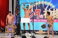 左からとにかく明るい安村、レイザーラモンHG、アキラ100%。(c)日本テレビ
