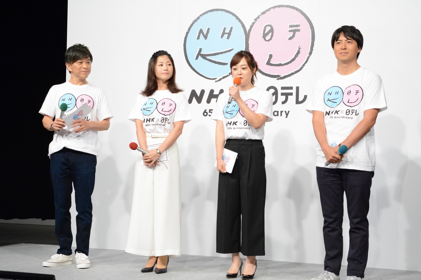 会見に出席した（左から）武田真一NHKアナウンサー、桑子真帆NHKアナウンサー、水卜麻美日本テレビアナウンサー、桝太一日本テレビアナウンサー。