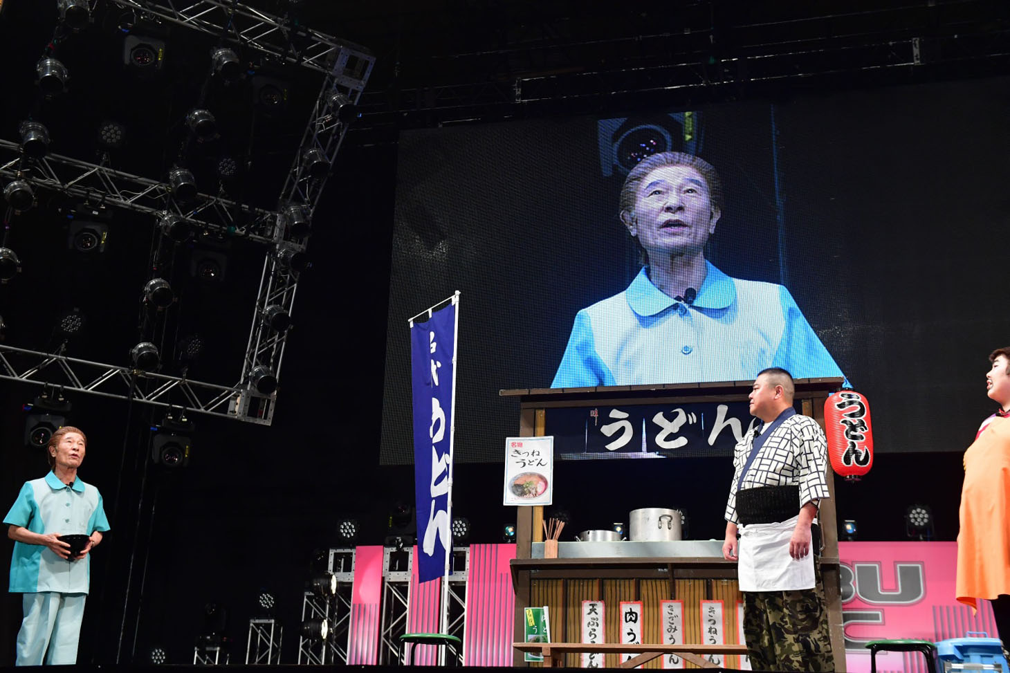 吉本新喜劇。休養中の桑原和男も登場。