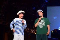 カジヒデキ（左）と小籔千豊（右）。