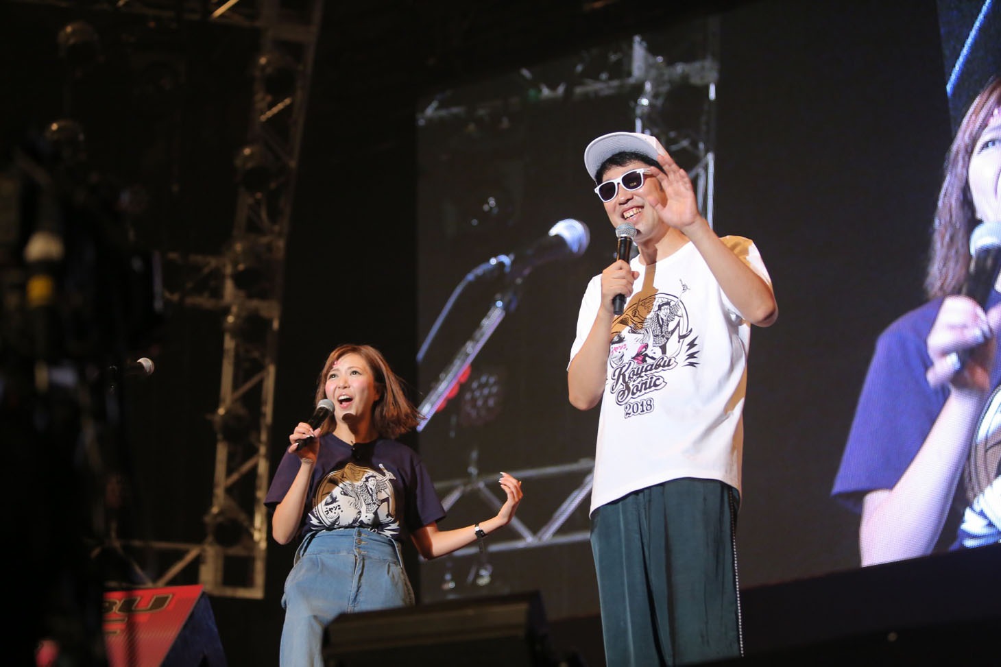 ゆーびーむ☆（左）と小籔千豊（右）。