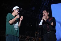 小籔千豊（左）と田島貴男（右）。