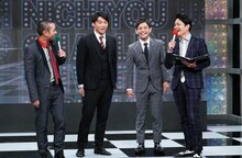 さや香（中央2人）と進行役の千鳥。