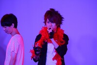 左からAkky、J。