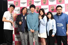 左から小籔千豊、剣持信也氏（ロバート秋山）、ゲスの極み乙女。。
