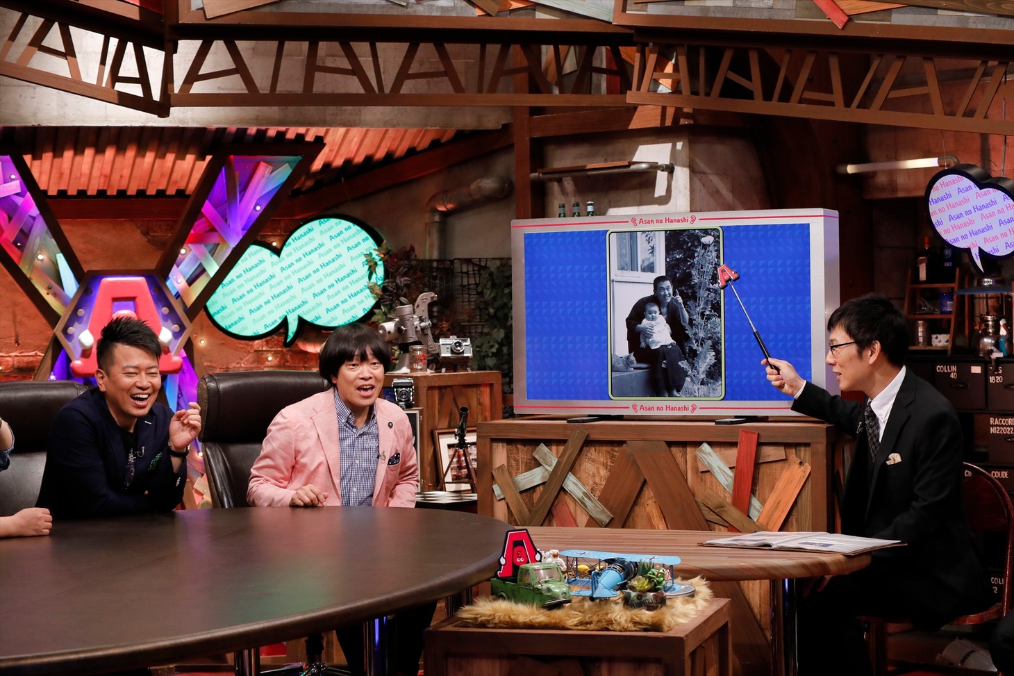 （左から）雨上がり決死隊、浅越ゴエ。(c)ABC