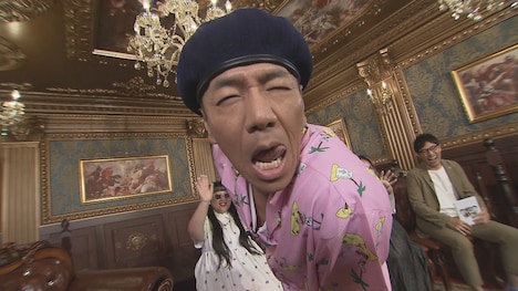 「うえぺそ」を名乗る、くりぃむしちゅー上田。(c)中京テレビ