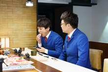 寿司を味わう銀シャリ。