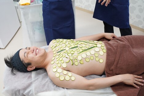 激レアバイト体験者にパックされるNON STYLE井上。