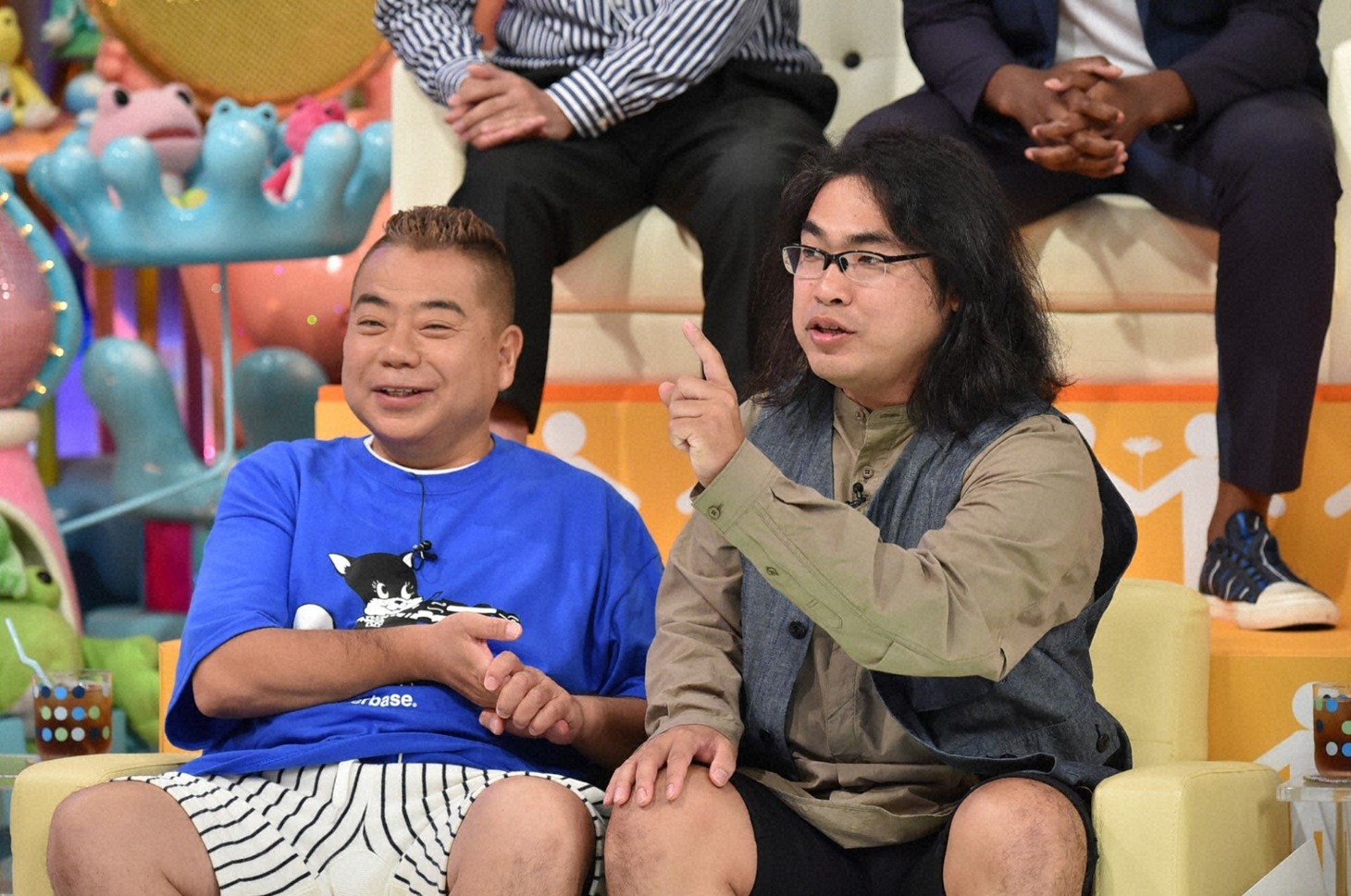 （左から）出川哲朗、ロッチ中岡。(c)テレビ朝日